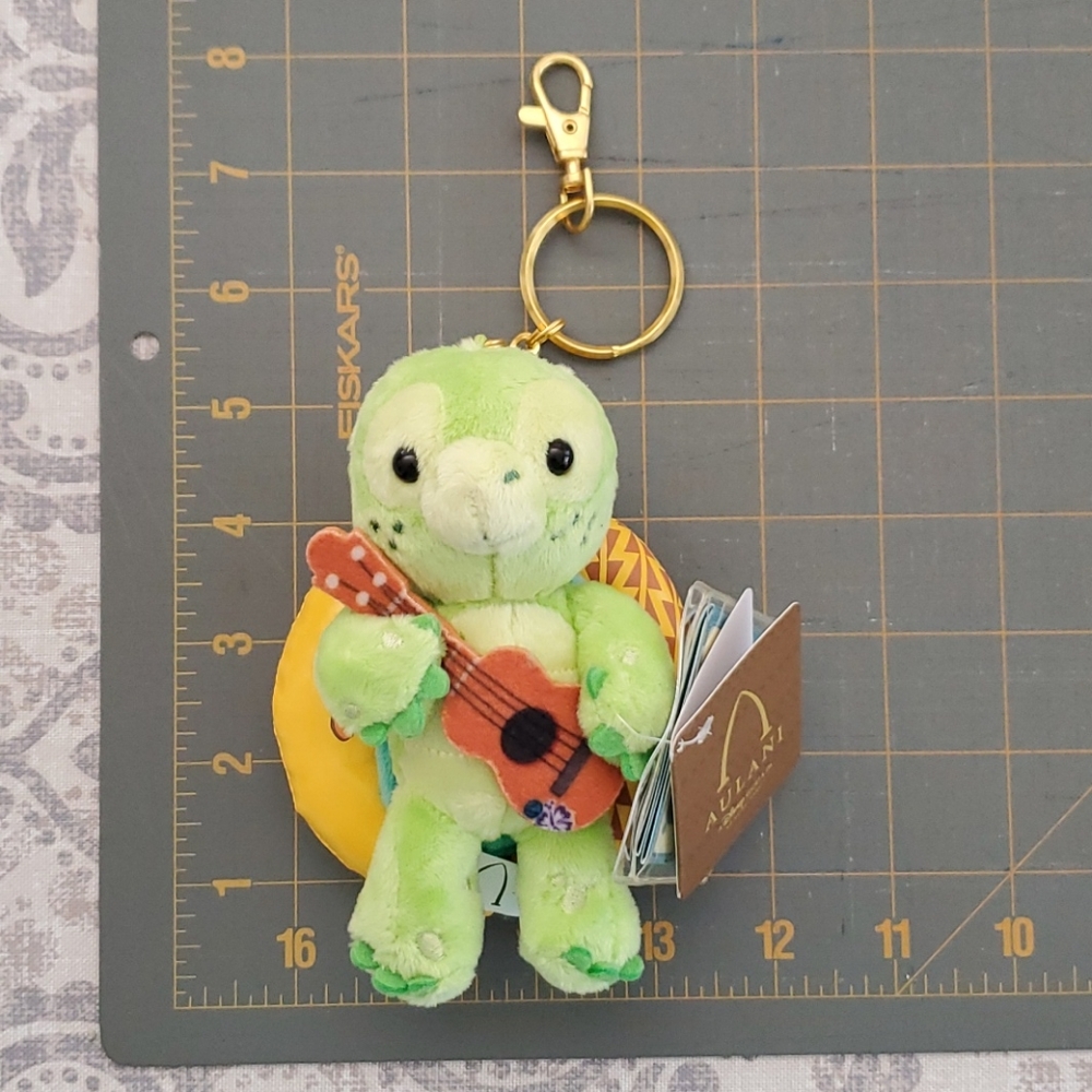 Disney Olu plush keychain from Aulani, Hawaii